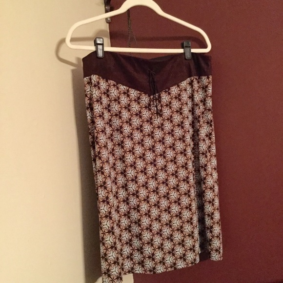 Ladies casual MAX STUDIO skirt - Picture 5 of 5